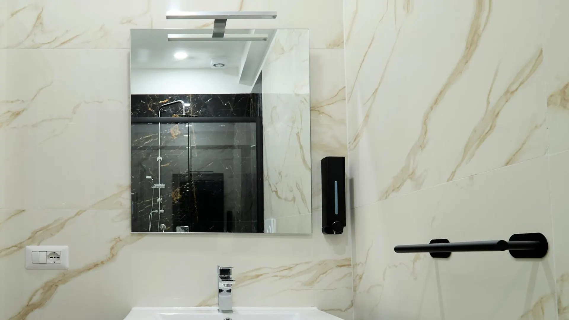 Napoli Central Lumina Suites 0*,